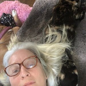 Meet your Posher, Laura